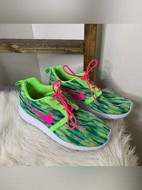 Nike Youth Running Shoe Rosherun Flight Weight Size 7Y